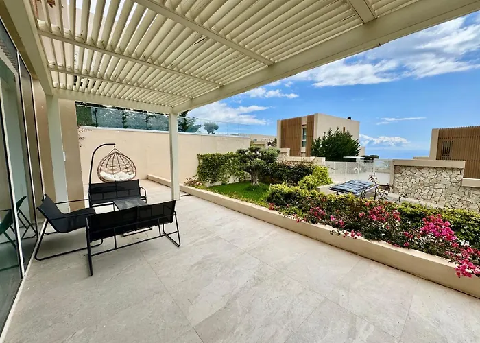 Seaclusion Villa Palase